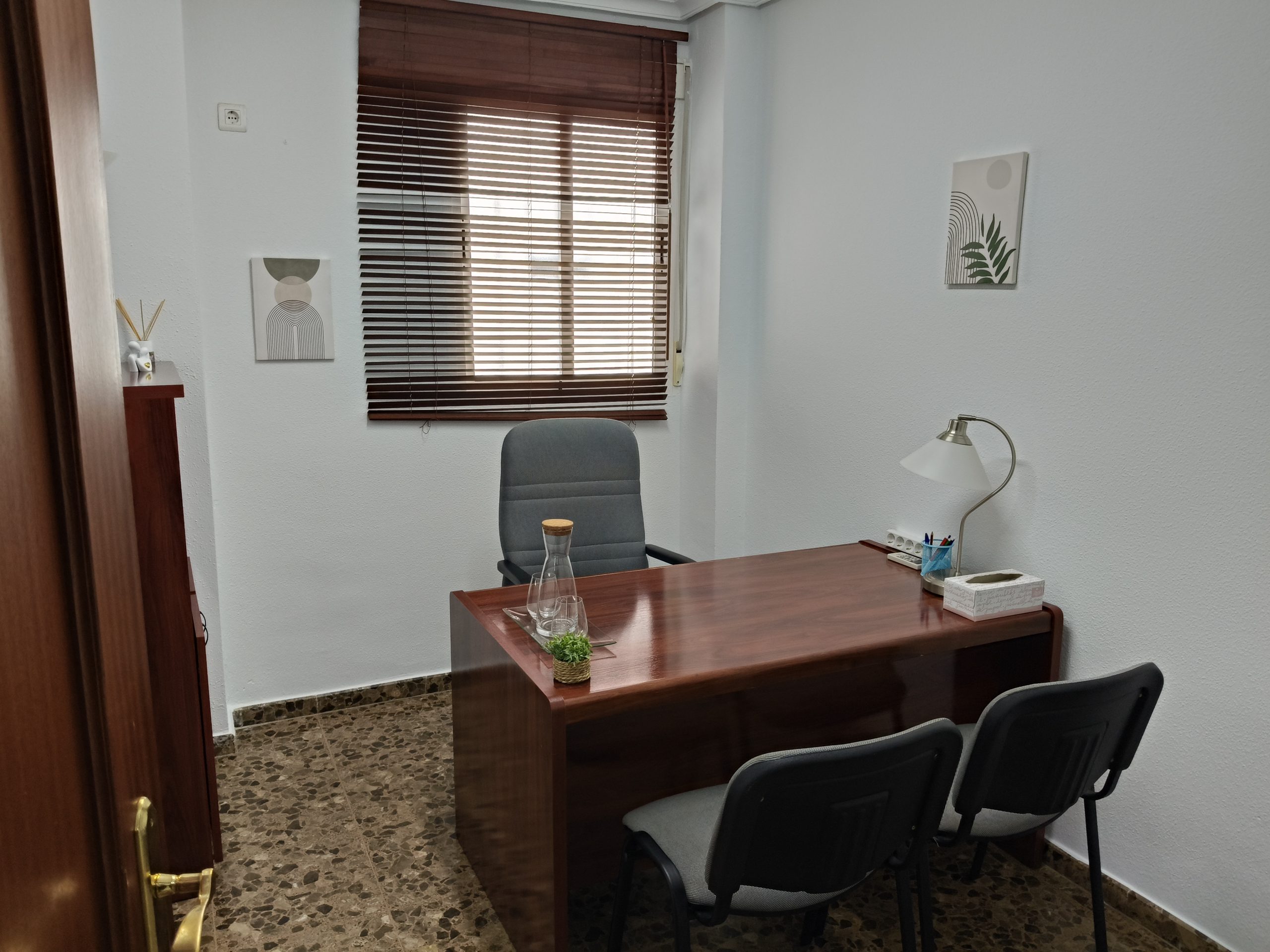 Terapia presencial en Sevilla, en Av. Eduardo Dato 85 1ºB, Sevilla, todos los martes mañana y tarde